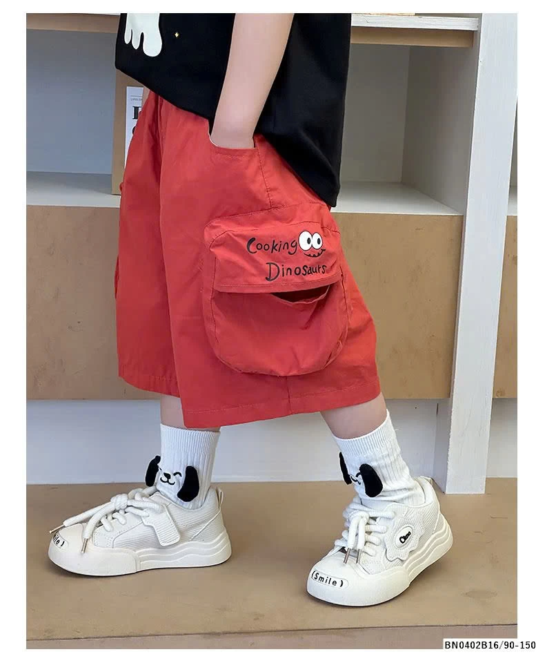 QUẦN SHORT ĐỎ BÉ TRAI