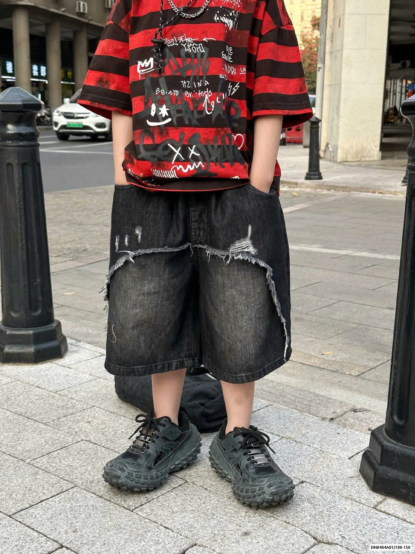 ÁO THUN KẺ ĐỎ MIX SHORT JEANS ĐEN