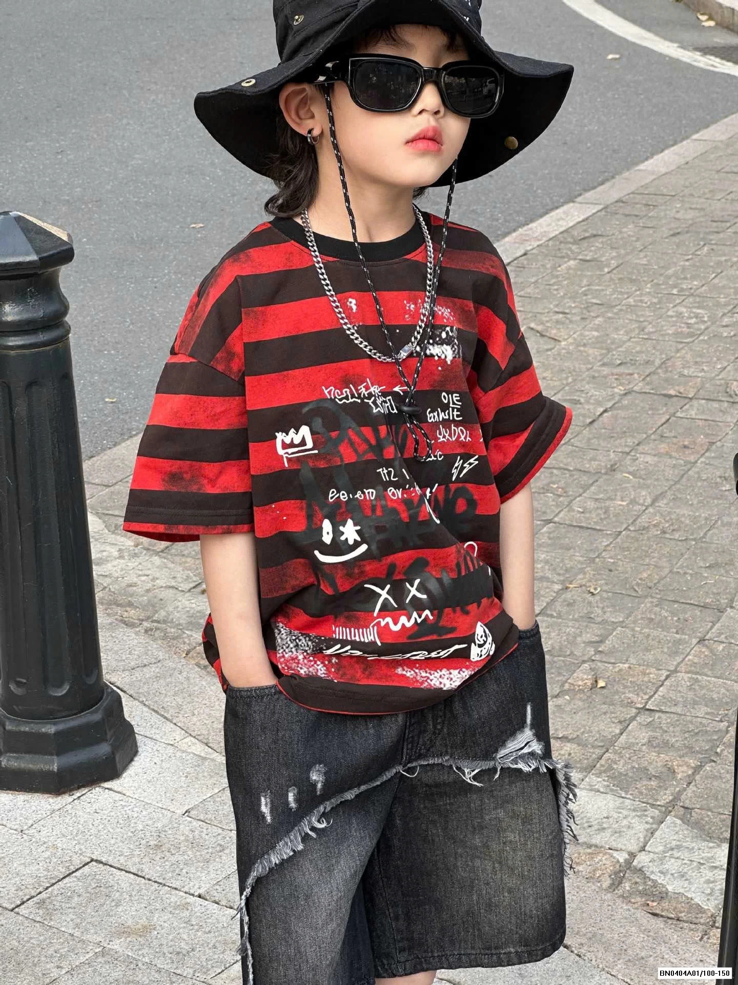 ÁO THUN KẺ ĐỎ MIX SHORT JEANS ĐEN