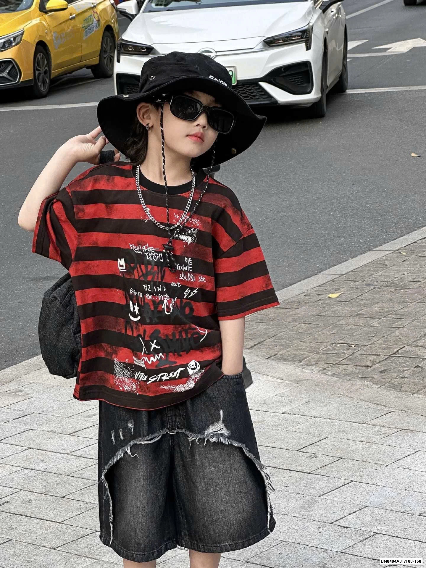 ÁO THUN KẺ ĐỎ MIX SHORT JEANS ĐEN