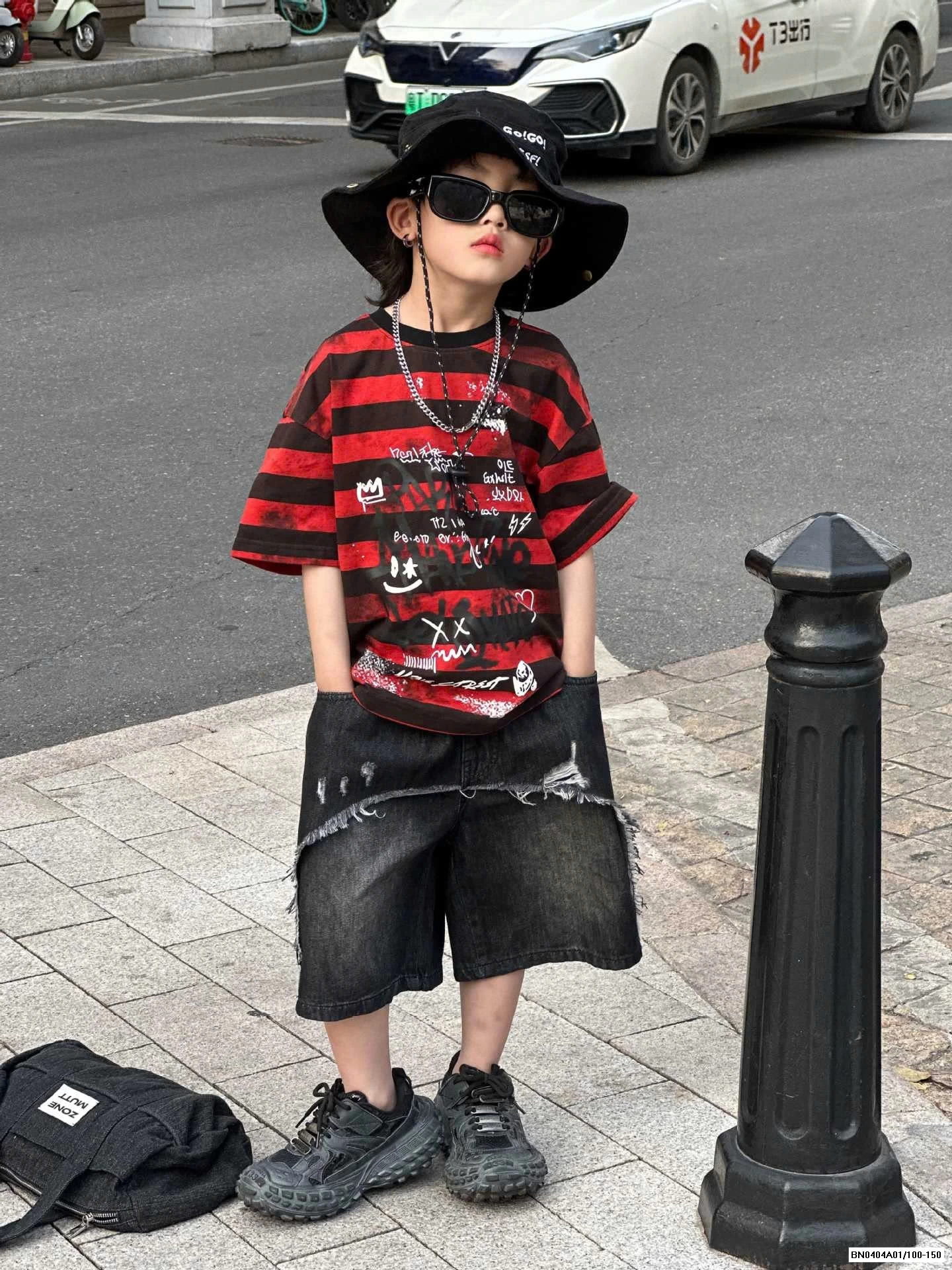 ÁO THUN KẺ ĐỎ MIX SHORT JEANS ĐEN