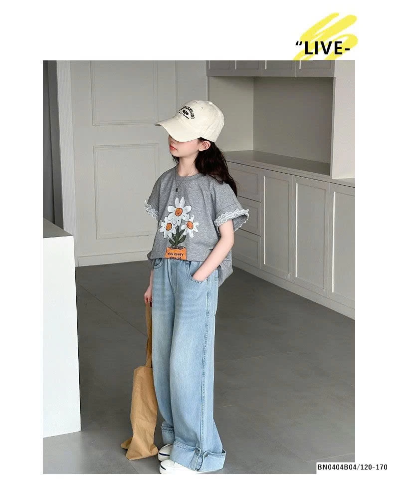 SET QUẦN JEAN SUÔNG MIX ÁO THUN HOA XÁM TAY REN