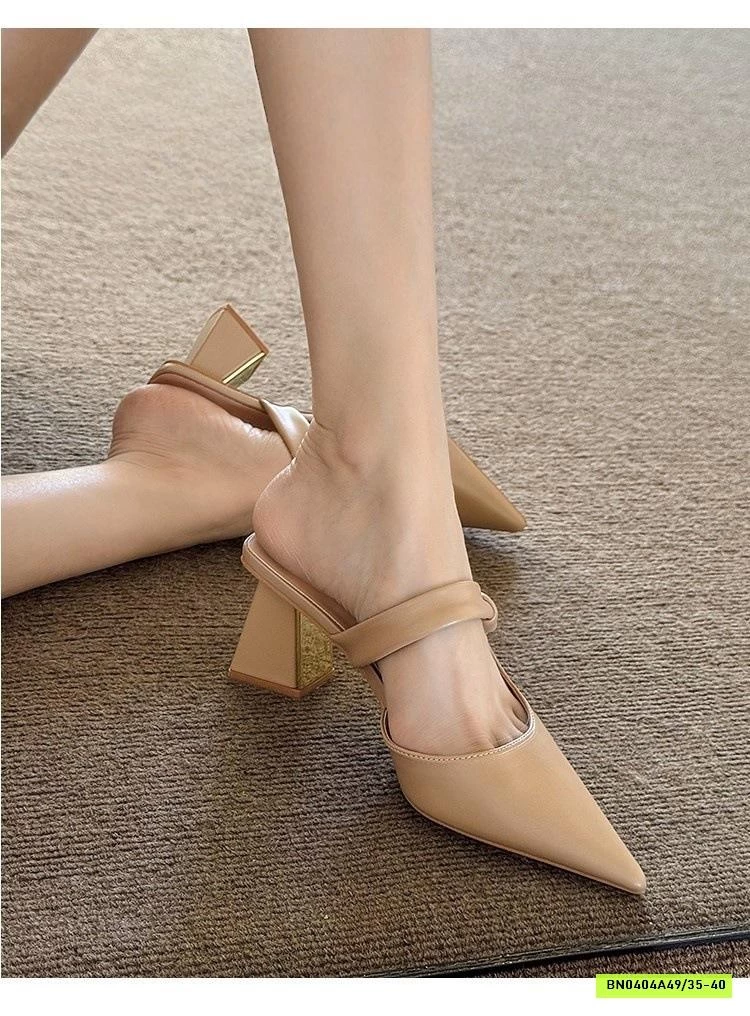 SỤC CAO GÓT MŨI NHỌN QUAI LỆCH