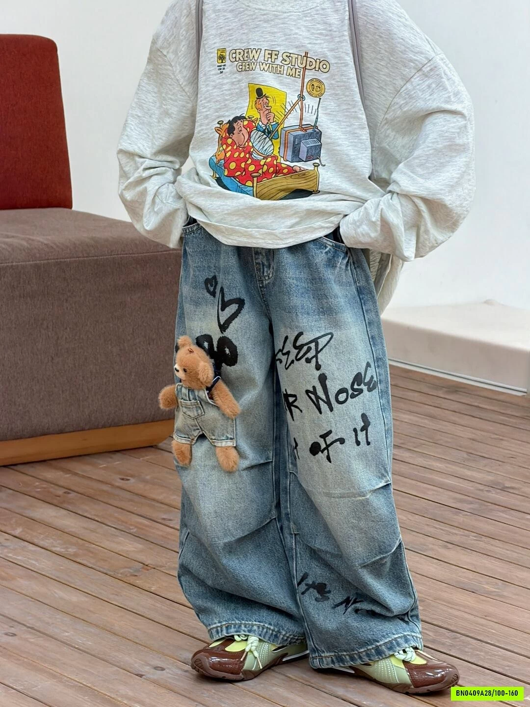 JEANS SUÔNG GẮN GẤU ĐỘC LẠ