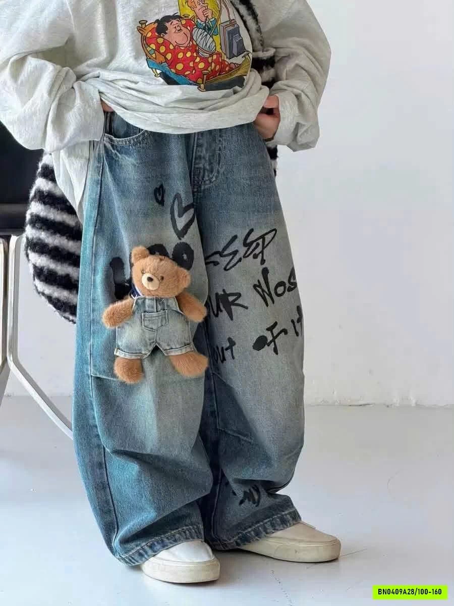 JEANS SUÔNG GẮN GẤU ĐỘC LẠ