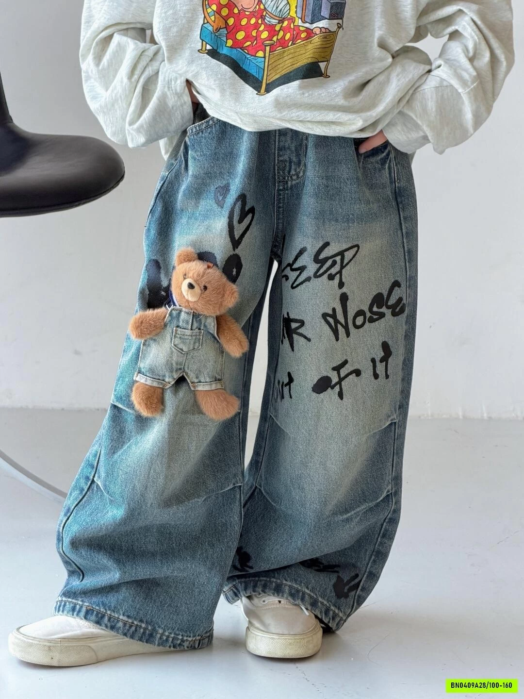 JEANS SUÔNG GẮN GẤU ĐỘC LẠ