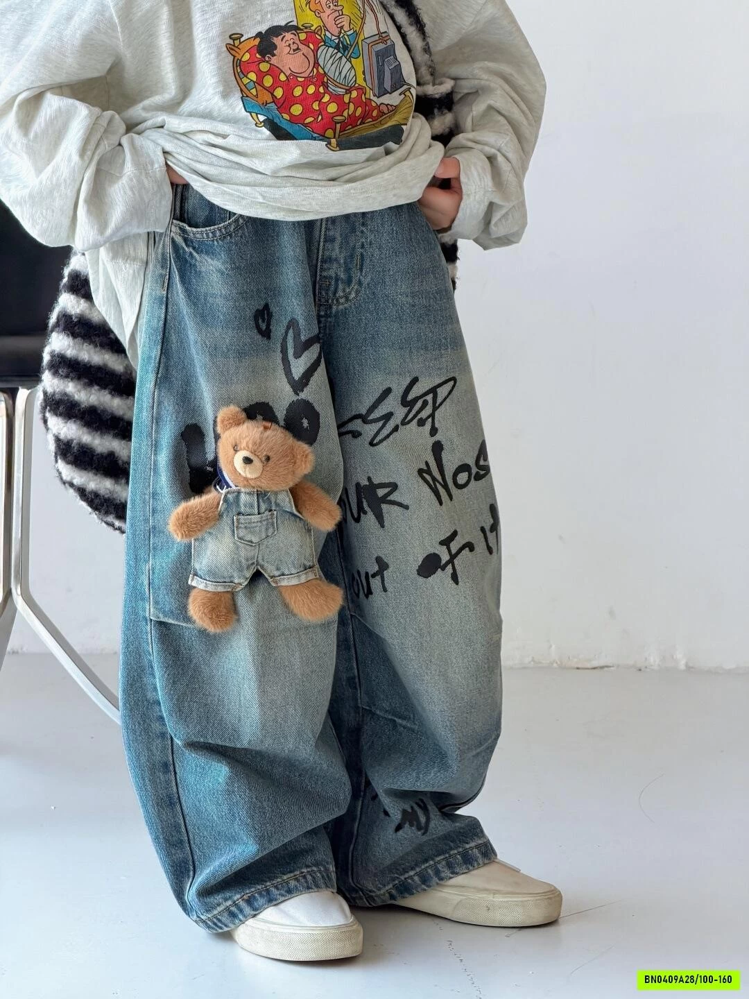 JEANS SUÔNG GẮN GẤU ĐỘC LẠ