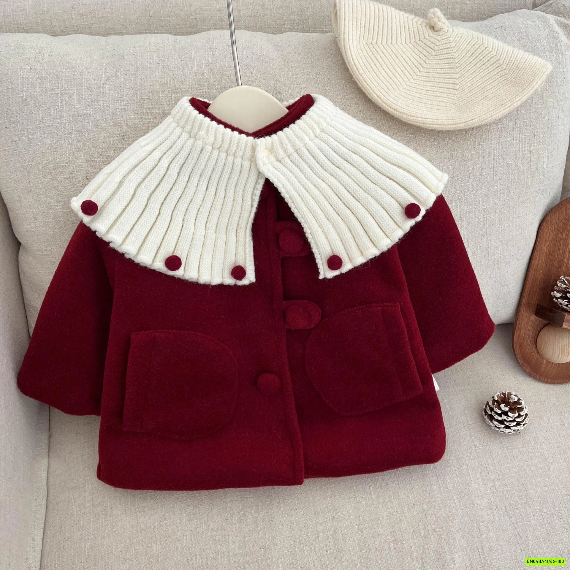 KHOÁC NỈ ĐỎ LÓT NHUNG KÈM CHOÀNG