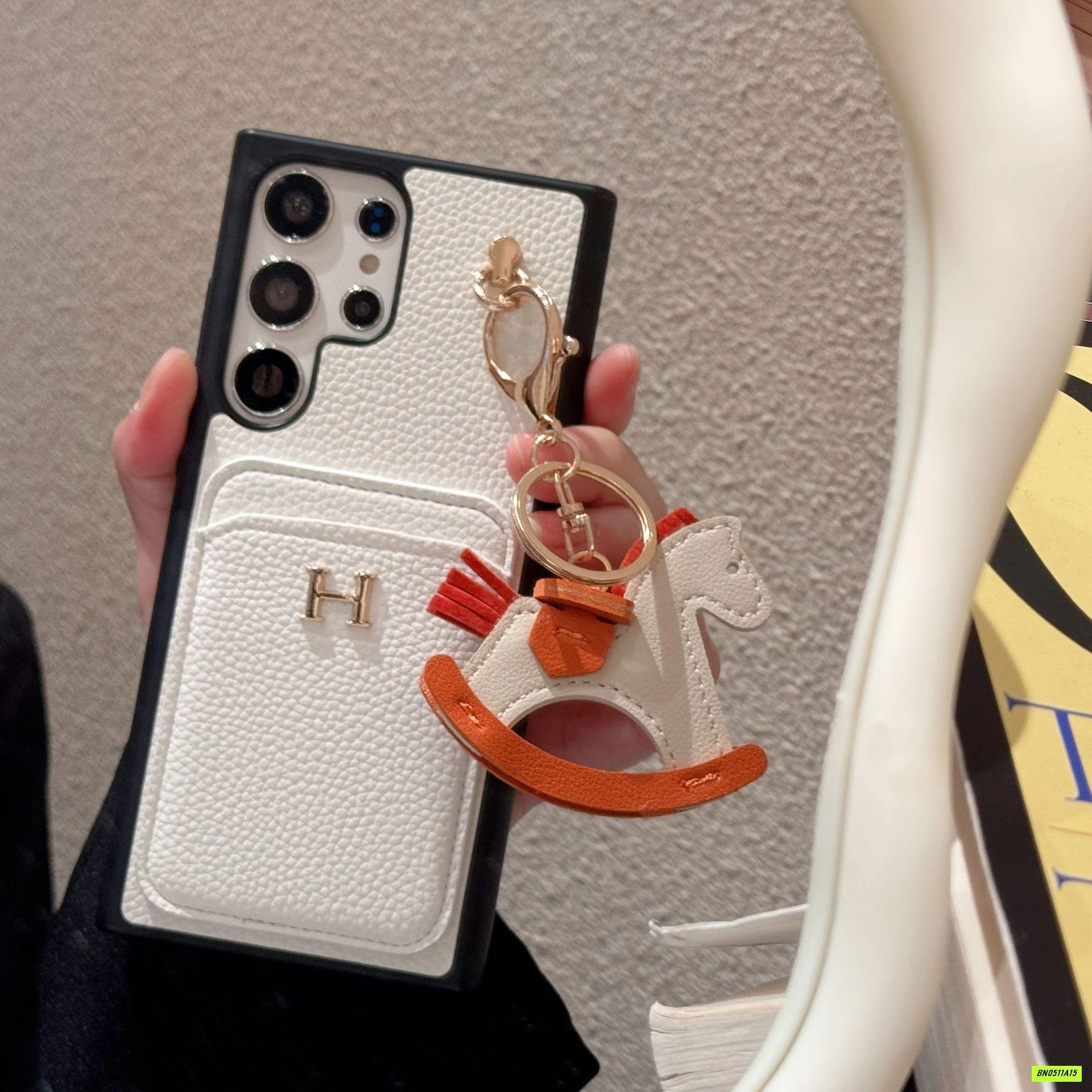 ỐP ĐIỆN THOẠI KÈM MÓC NGỰA