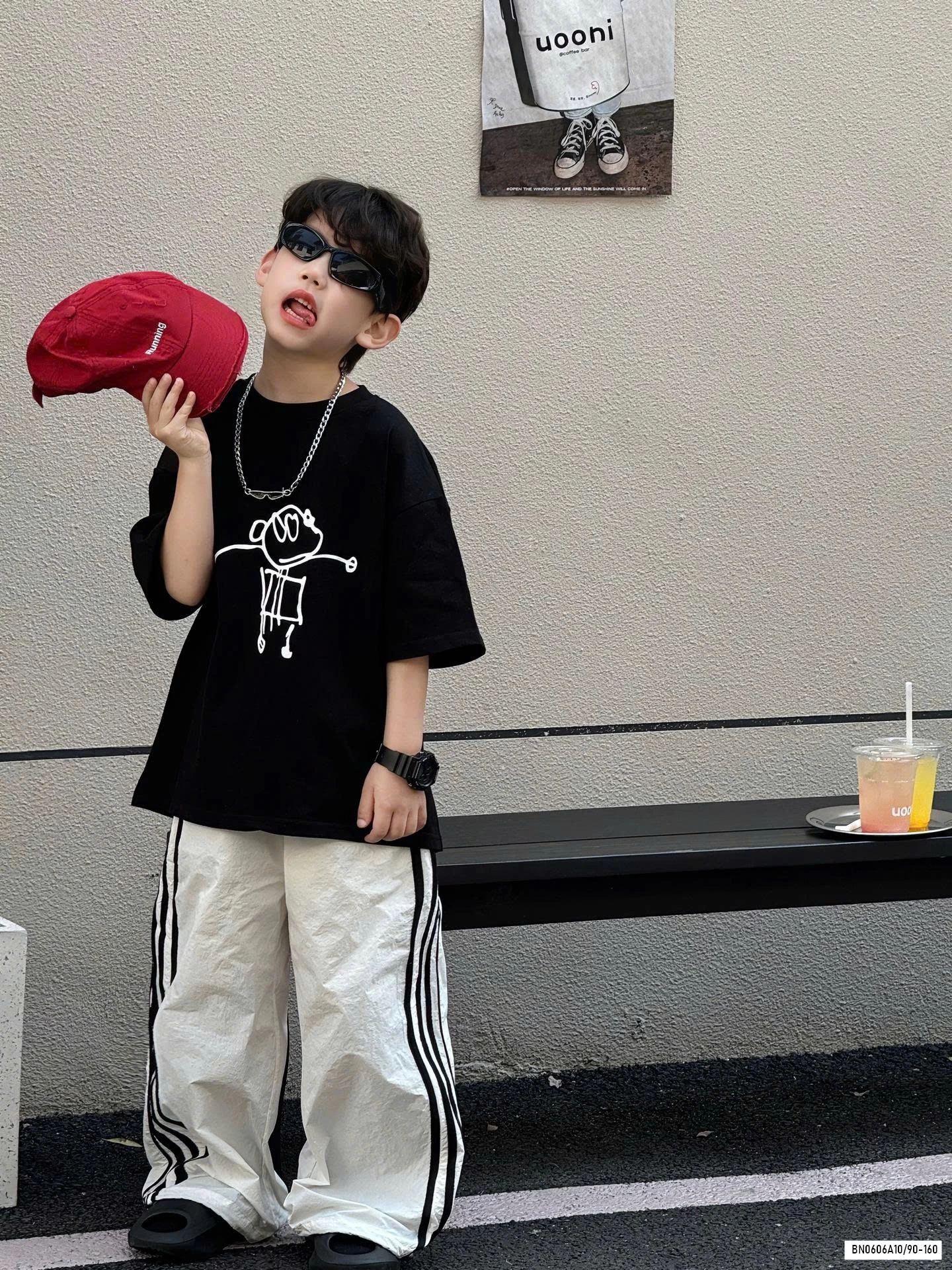 ÁO THUN ĐEN MIX QUẦN GIÓ SỌC BÊN