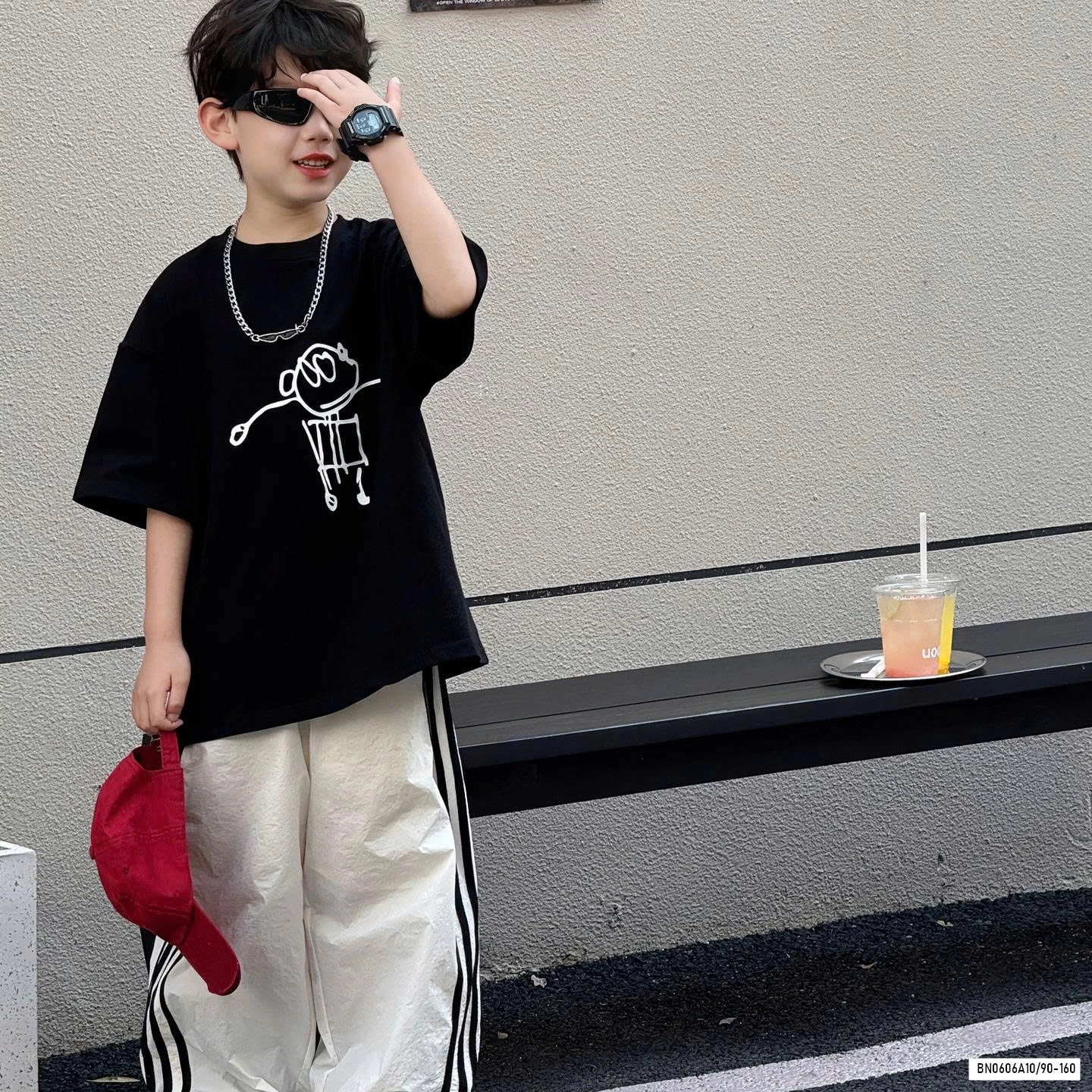 ÁO THUN ĐEN MIX QUẦN GIÓ SỌC BÊN