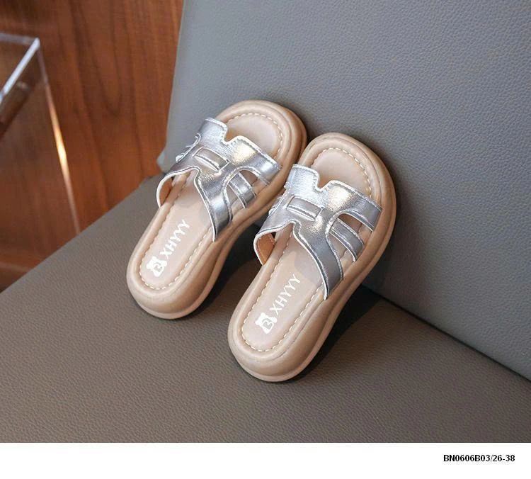 DÉP LÊ QUAI CHỮ H BÉ GÁI