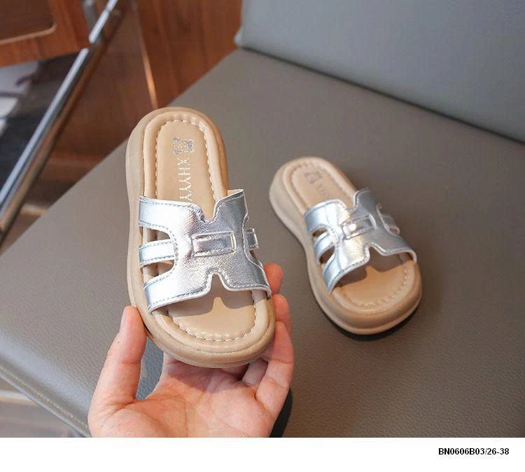 DÉP LÊ QUAI CHỮ H BÉ GÁI