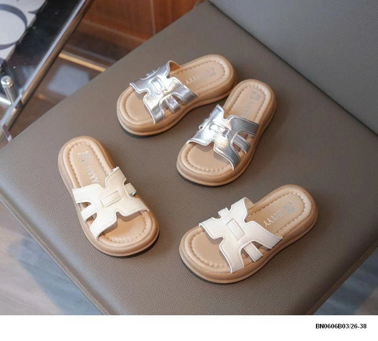 DÉP LÊ QUAI CHỮ H BÉ GÁI