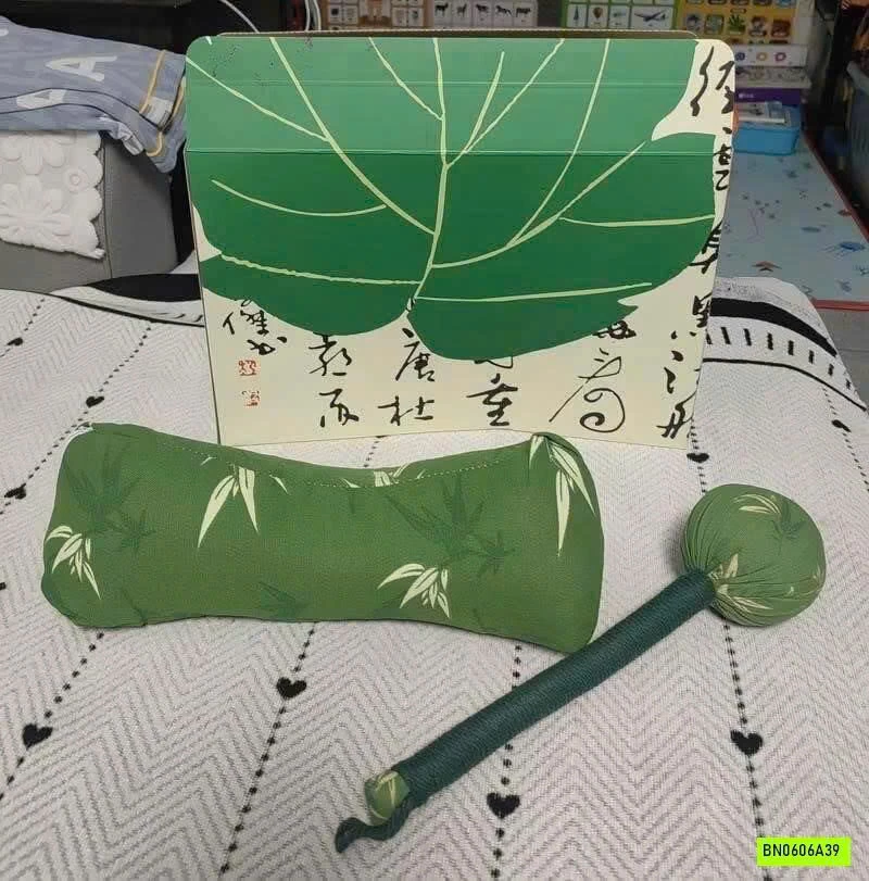 GỐI NGẢI CỨU KÈM BÚA ĐẤM