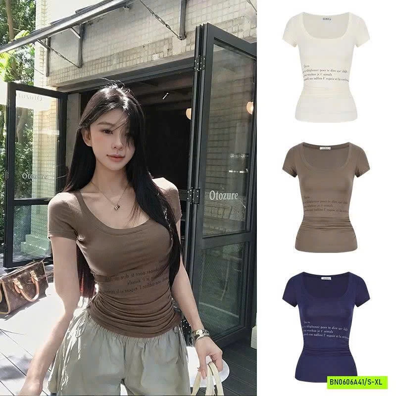 ÁO CỔ U PHỐI CHỮ MOSESQUEEN