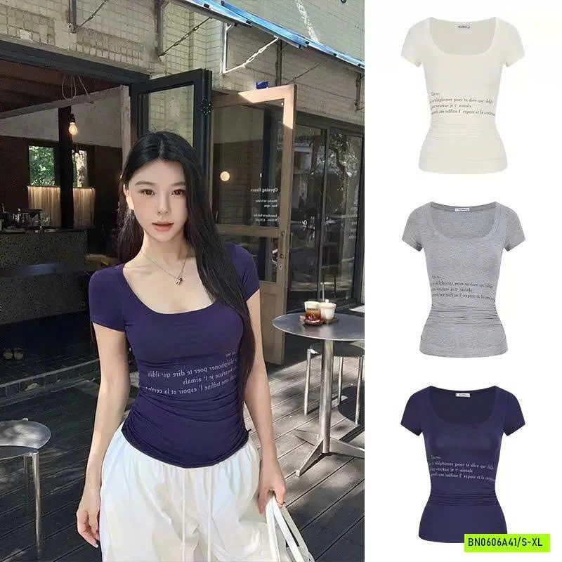 ÁO CỔ U PHỐI CHỮ MOSESQUEEN