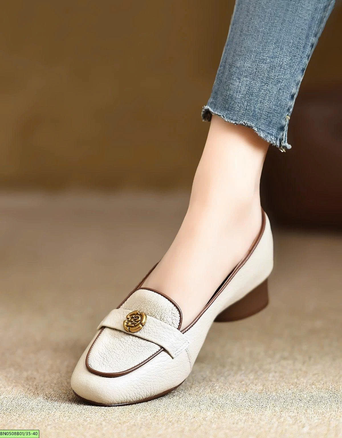 GIÀY LOAFER NỮ GÓT VUÔNG ĐÍNH HOA