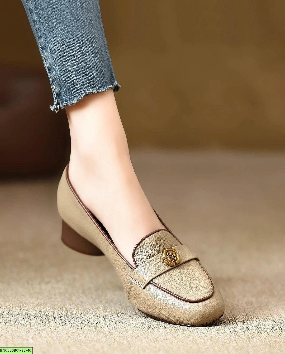 GIÀY LOAFER NỮ GÓT VUÔNG ĐÍNH HOA