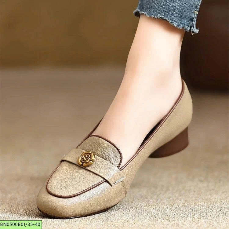 GIÀY LOAFER NỮ GÓT VUÔNG ĐÍNH HOA