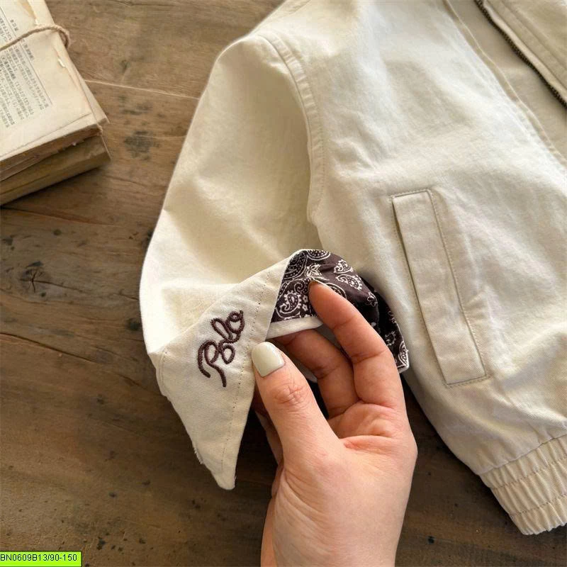 ÁO KHOÁC PHỐI CỔ LOGO NGỰA