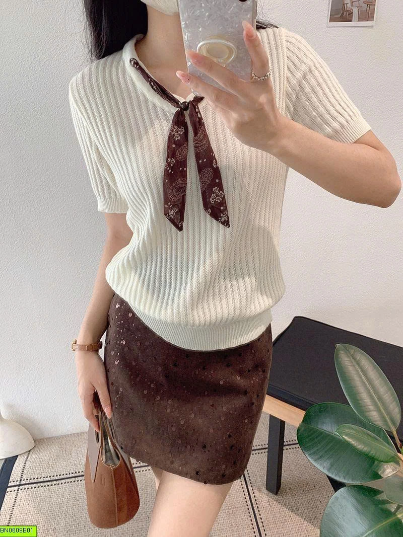 ÁO LEN KÈM KHĂN CHOÀNG CỔ