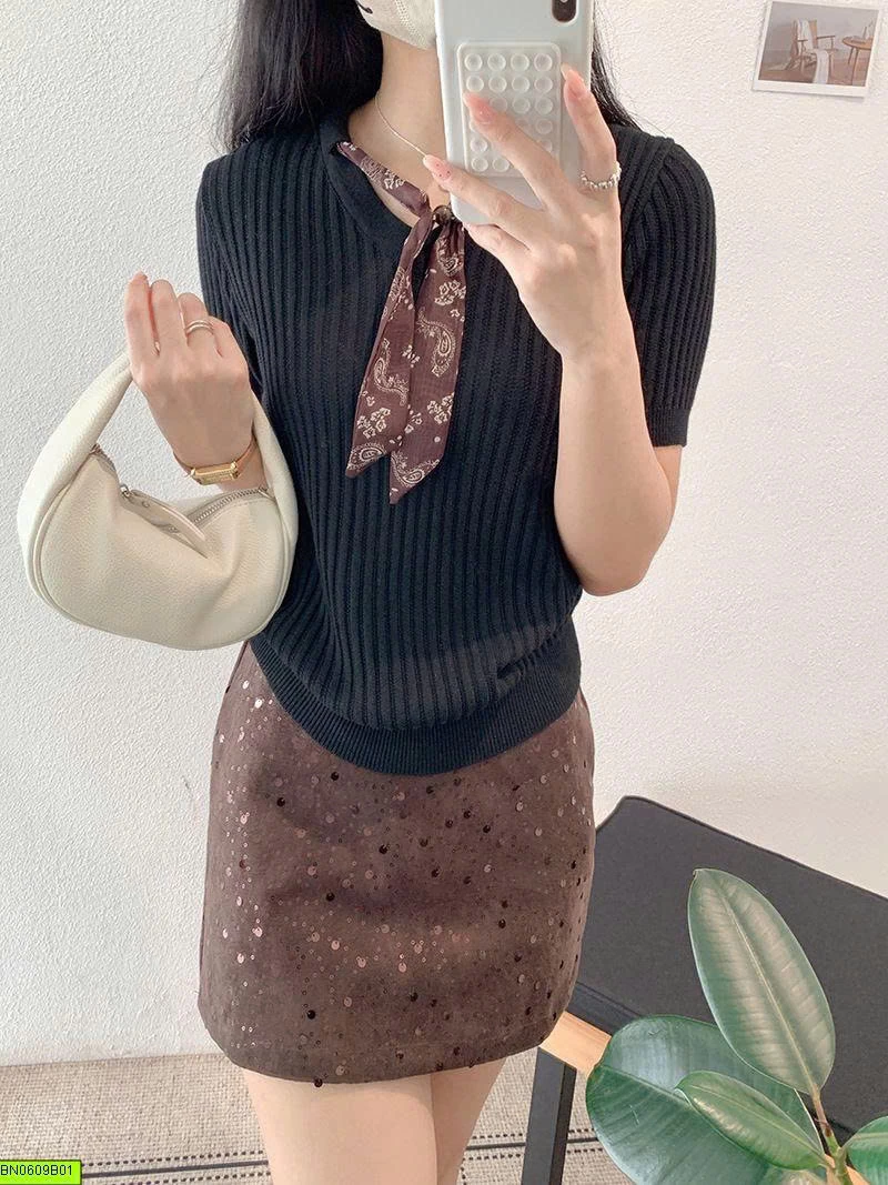 ÁO LEN KÈM KHĂN CHOÀNG CỔ