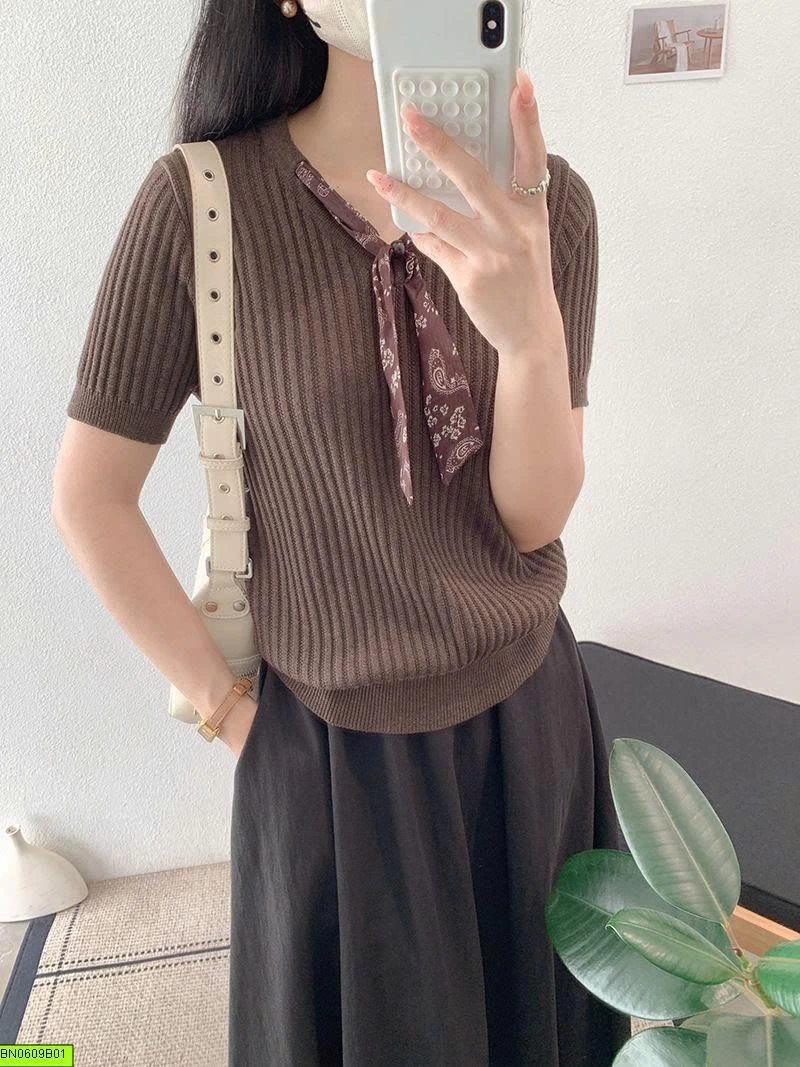 ÁO LEN KÈM KHĂN CHOÀNG CỔ