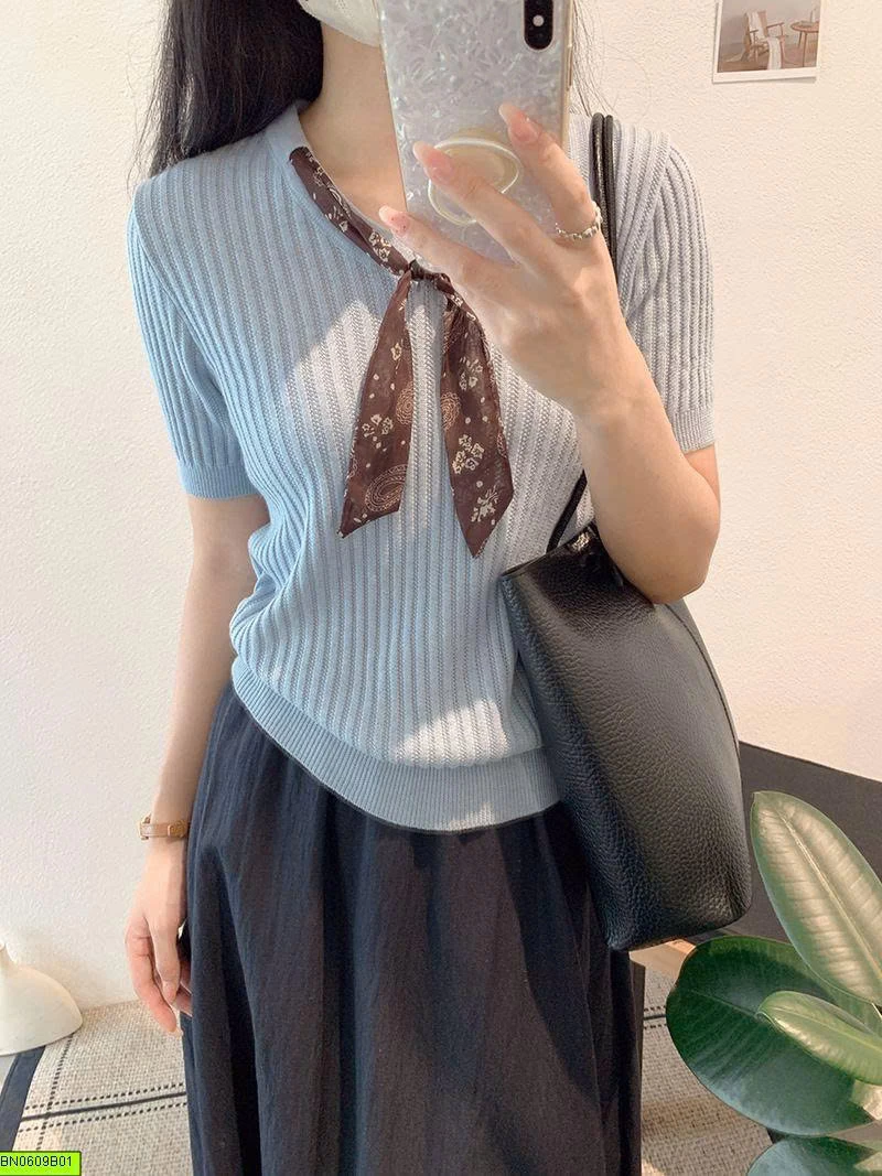 ÁO LEN KÈM KHĂN CHOÀNG CỔ