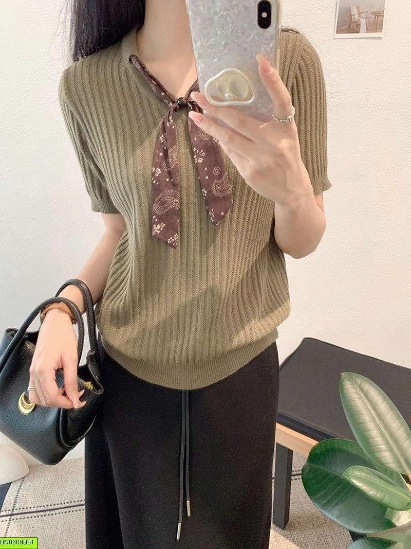 ÁO LEN KÈM KHĂN CHOÀNG CỔ