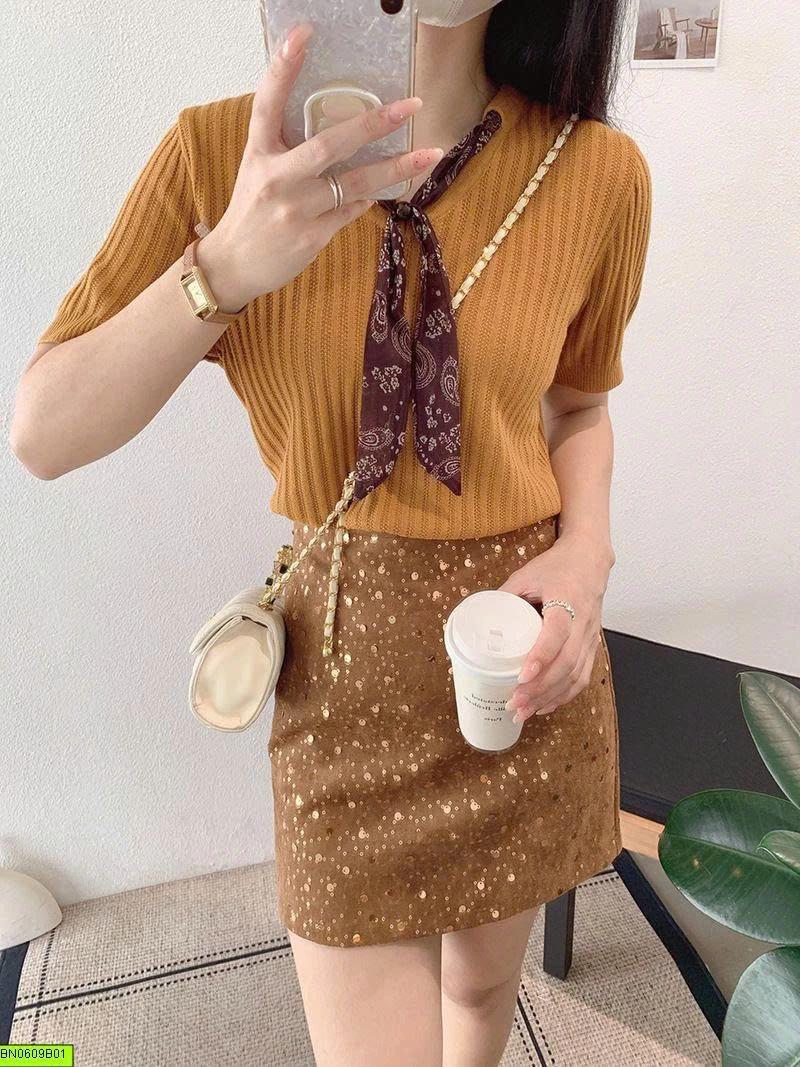 ÁO LEN KÈM KHĂN CHOÀNG CỔ