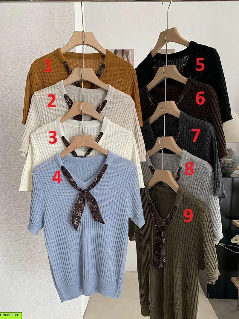 ÁO LEN KÈM KHĂN CHOÀNG CỔ