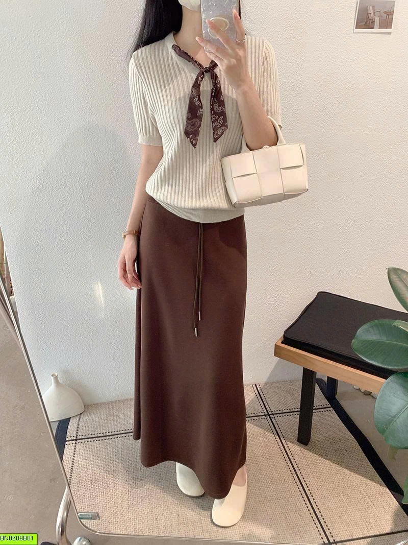 ÁO LEN KÈM KHĂN CHOÀNG CỔ