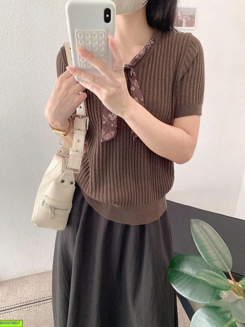 ÁO LEN KÈM KHĂN CHOÀNG CỔ