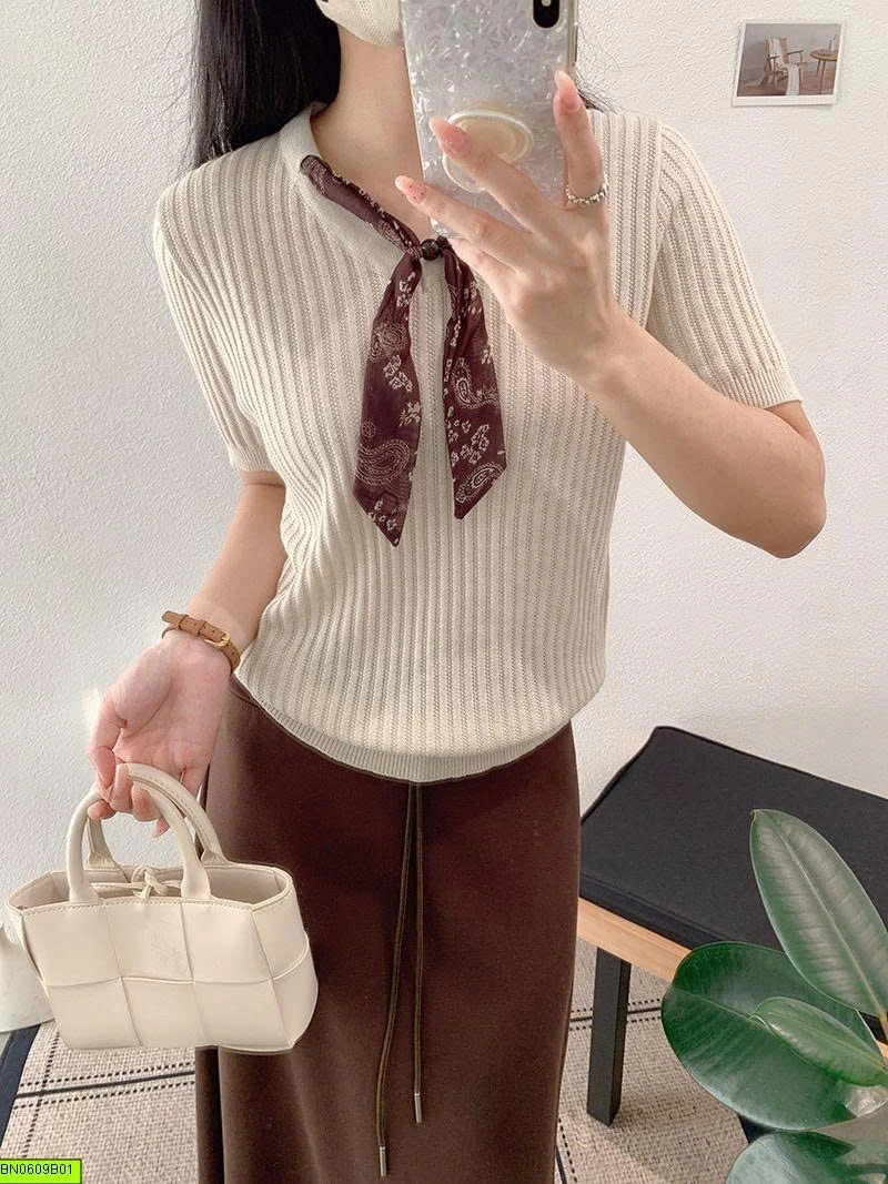 ÁO LEN KÈM KHĂN CHOÀNG CỔ