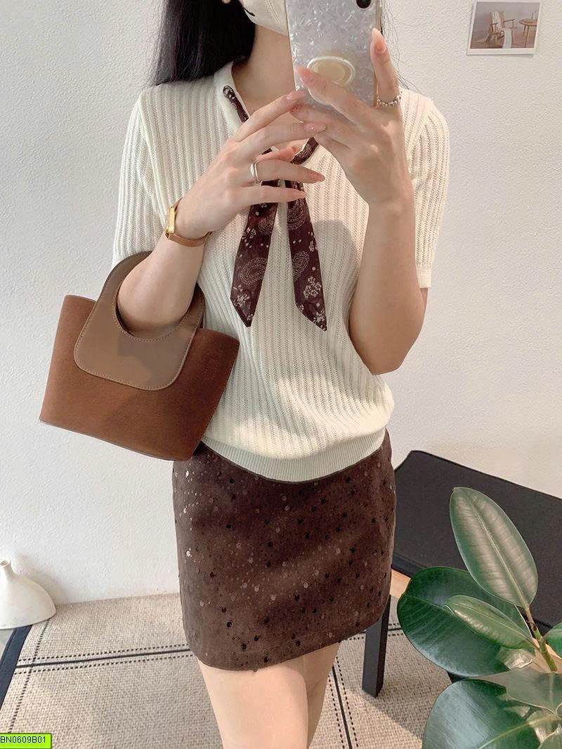 ÁO LEN KÈM KHĂN CHOÀNG CỔ