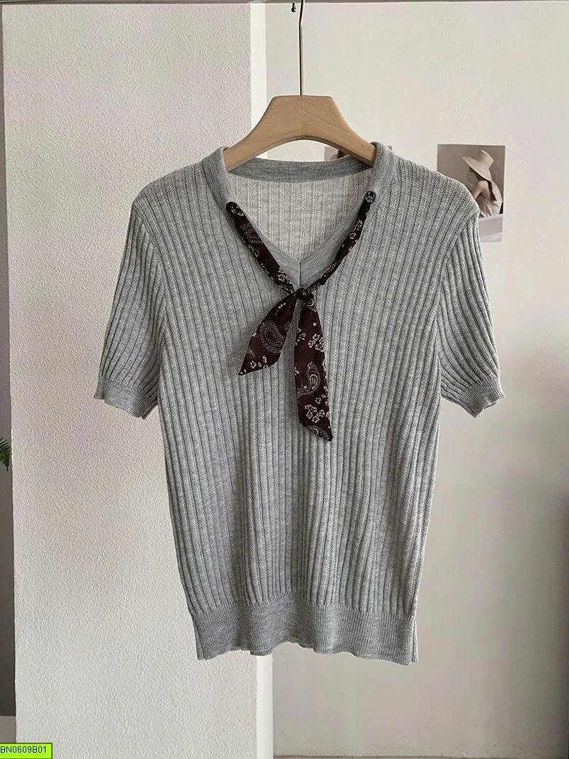 ÁO LEN KÈM KHĂN CHOÀNG CỔ
