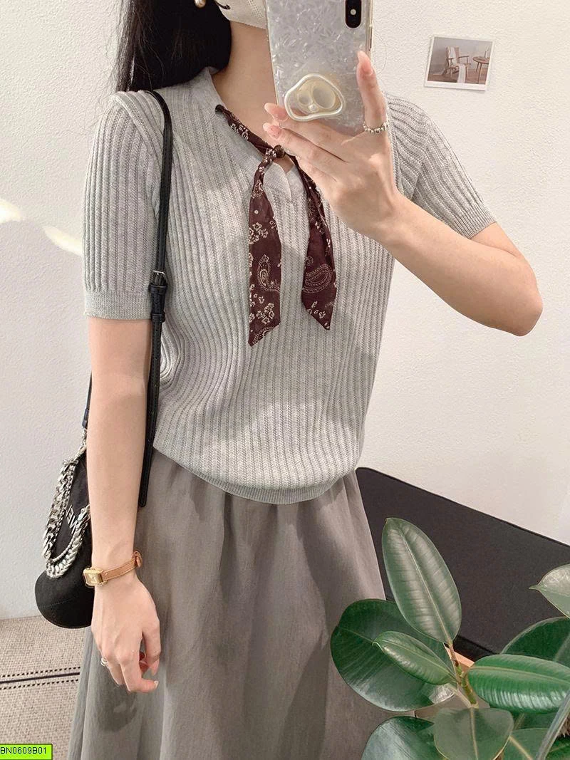 ÁO LEN KÈM KHĂN CHOÀNG CỔ