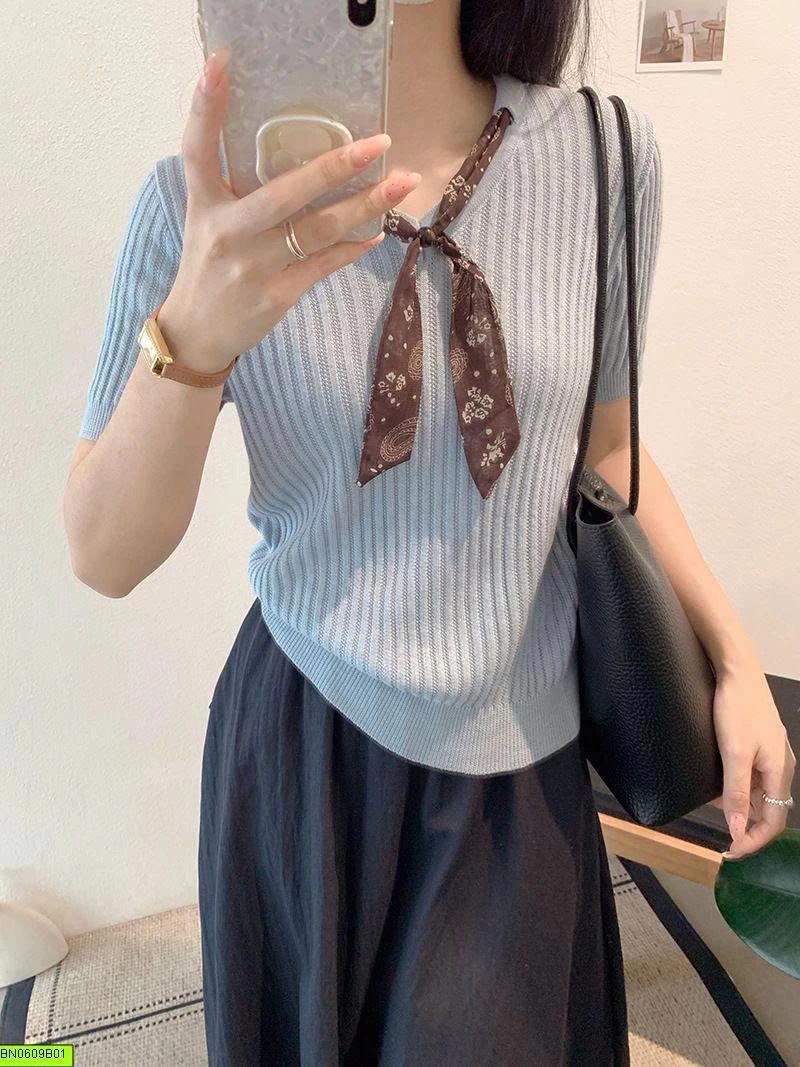 ÁO LEN KÈM KHĂN CHOÀNG CỔ
