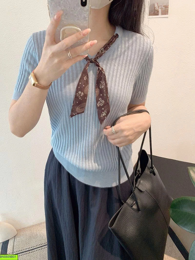 ÁO LEN KÈM KHĂN CHOÀNG CỔ