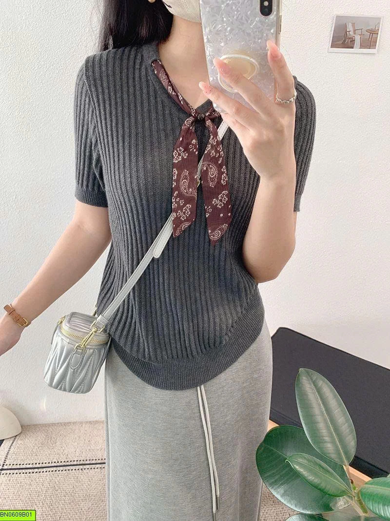 ÁO LEN KÈM KHĂN CHOÀNG CỔ