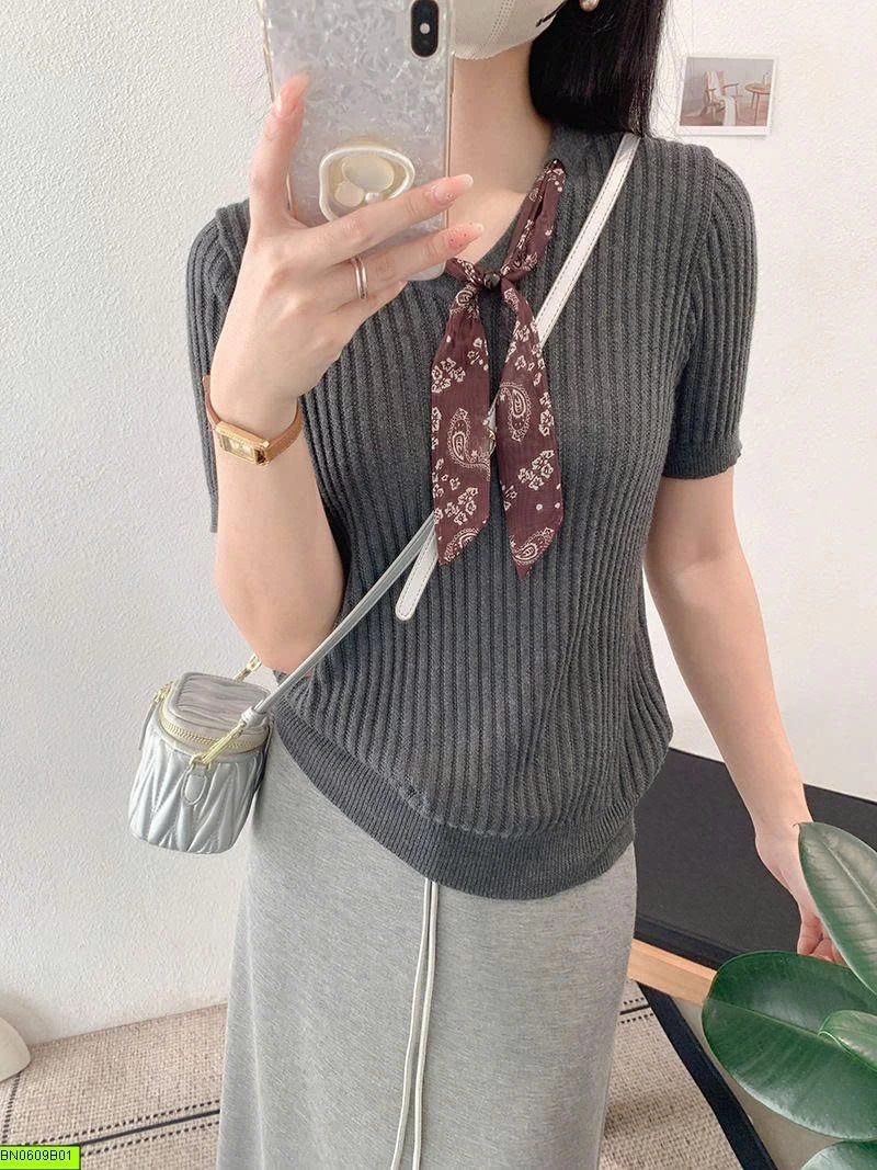 ÁO LEN KÈM KHĂN CHOÀNG CỔ