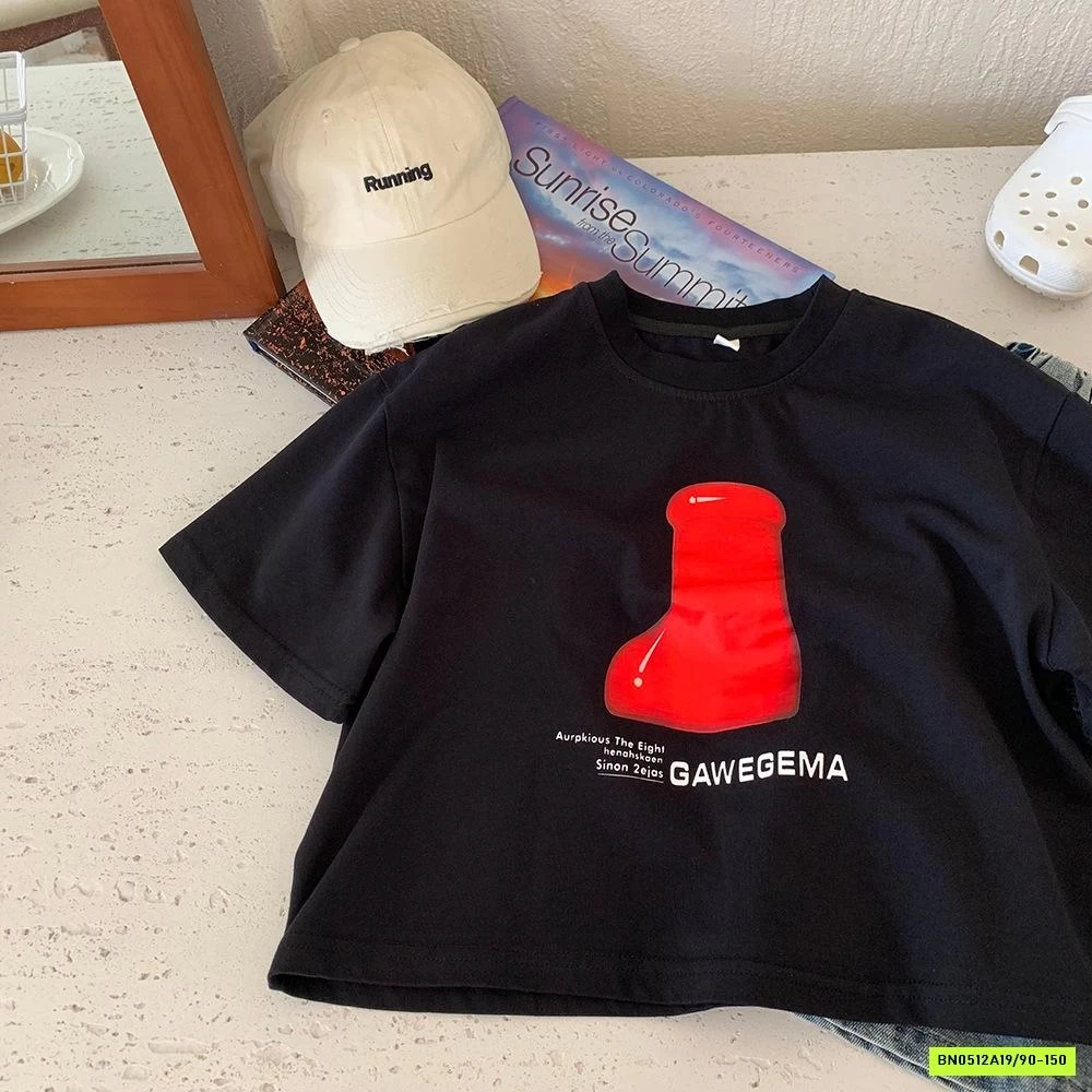 ÁO THUN ĐEN IN BOOT ĐỎ