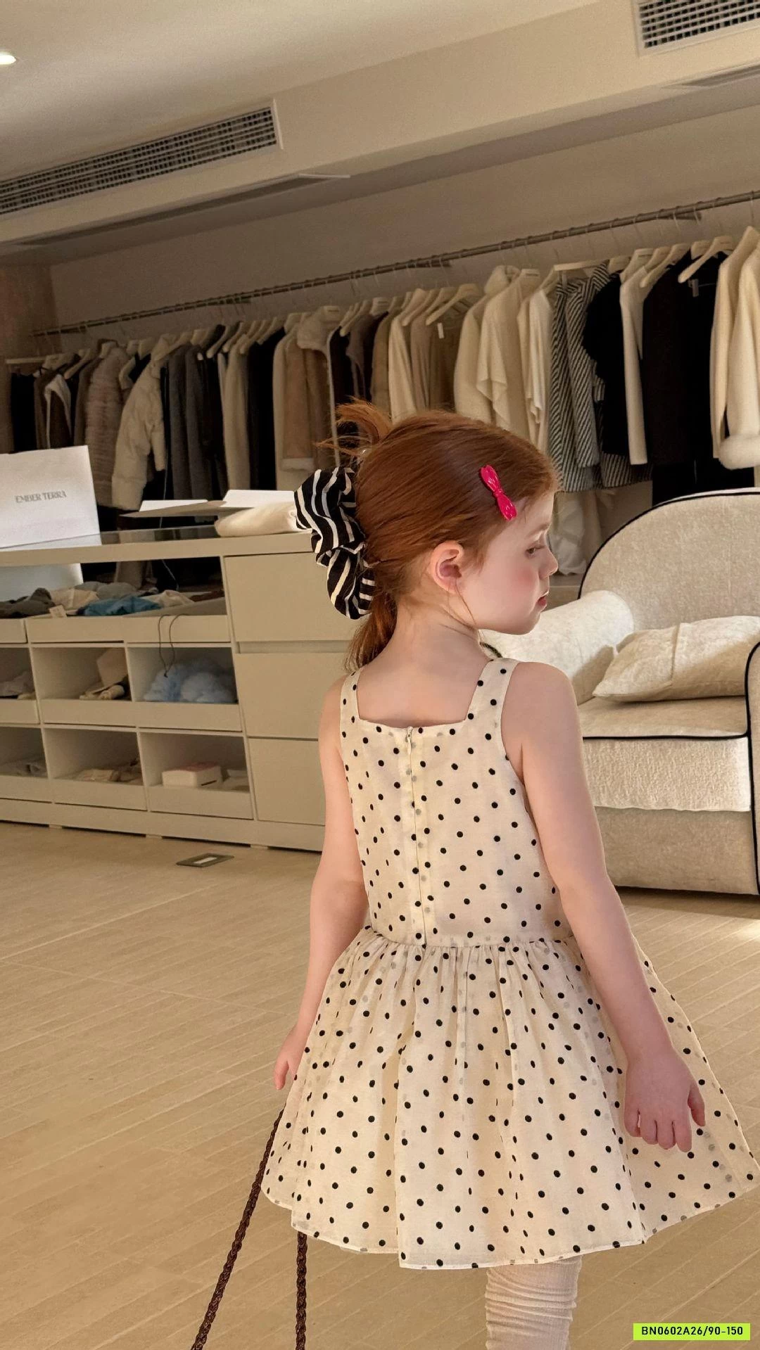 ĐẦM TIỂU THƯ CHẤM BI