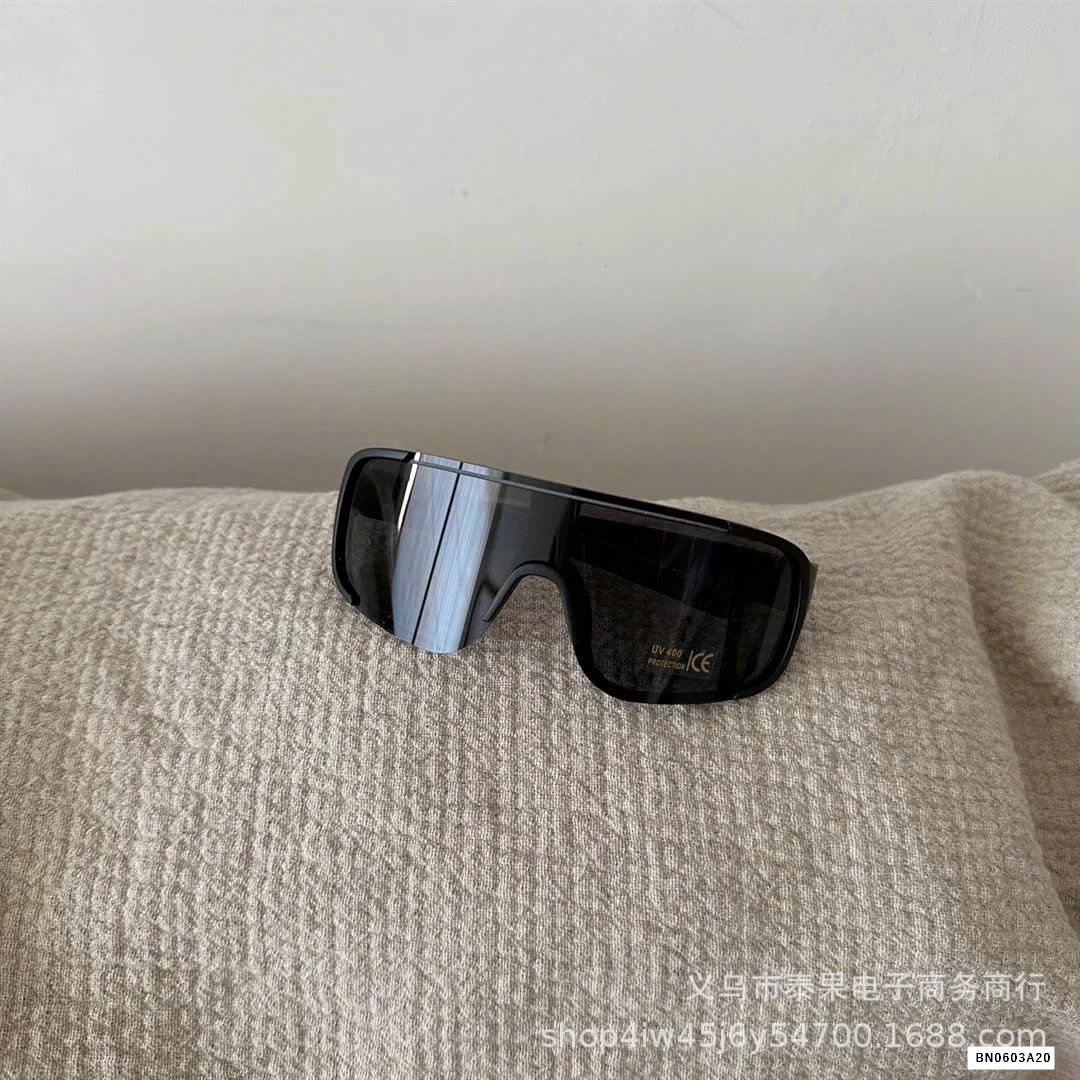 KÍNH MÁT PHIÊN BẢN MÙA HÈ