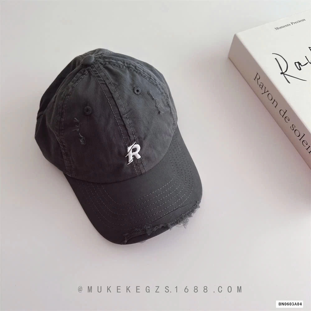 MŨ KẾT RÁCH THÊU CHỮ R