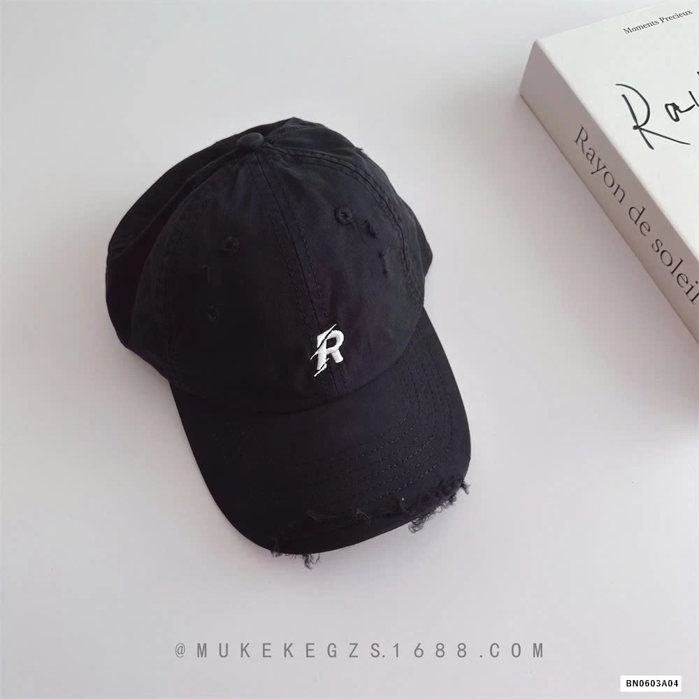 MŨ KẾT RÁCH THÊU CHỮ R