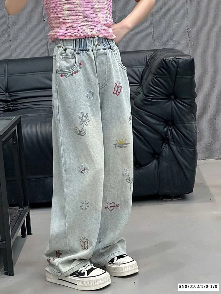 QUẦN JEAN THÊU HOA BƯỚM 2025