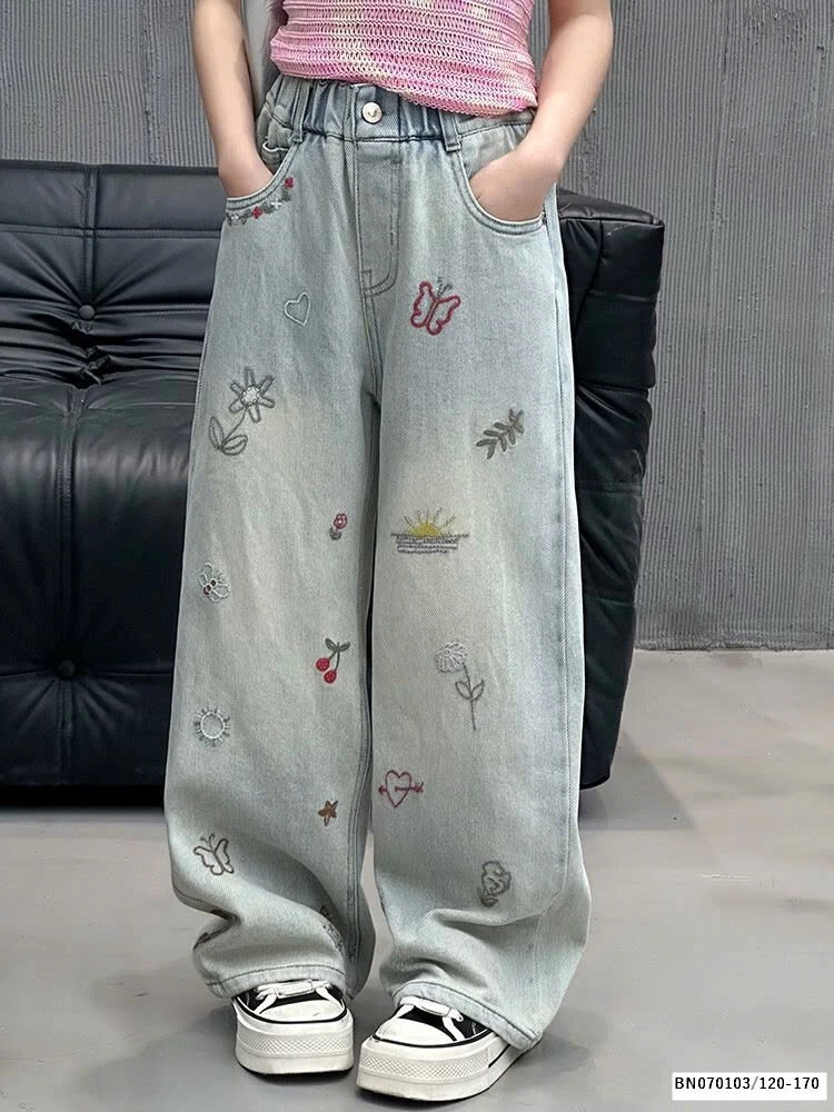 QUẦN JEAN THÊU HOA BƯỚM 2025