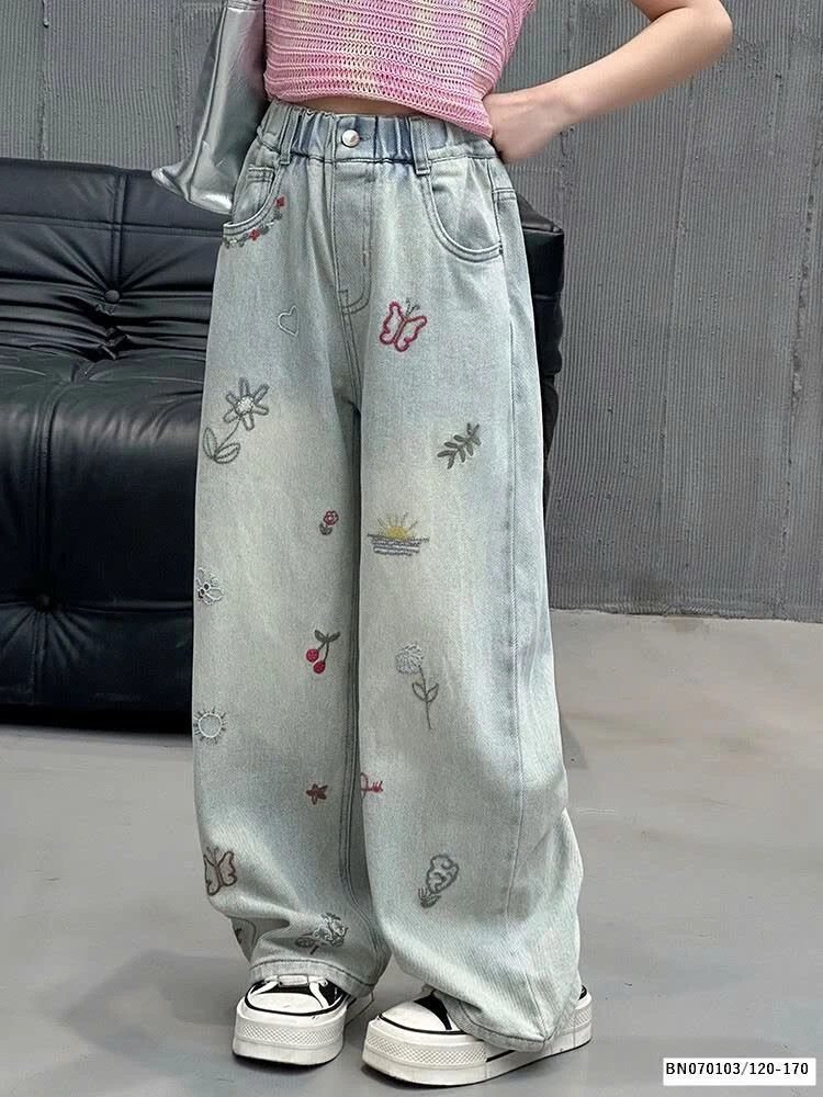 QUẦN JEAN THÊU HOA BƯỚM 2025